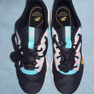 Nike Explore Strada Sneaker